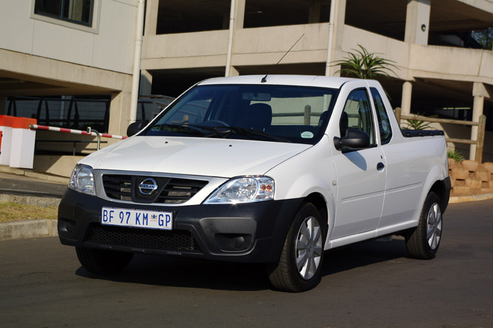 2011 Nissan NP 200 front view