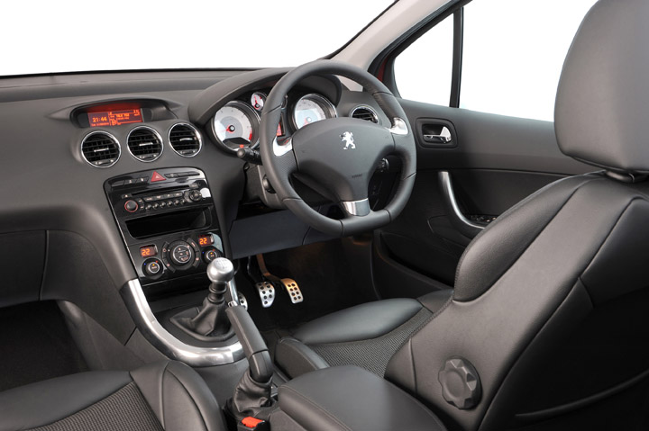 Peugeot 308 GTi interior view