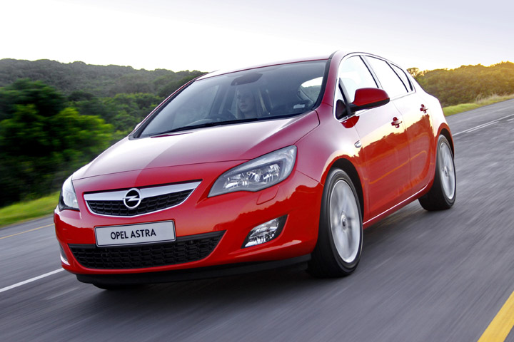 2011 Opel Astra 1.6T Sport front view