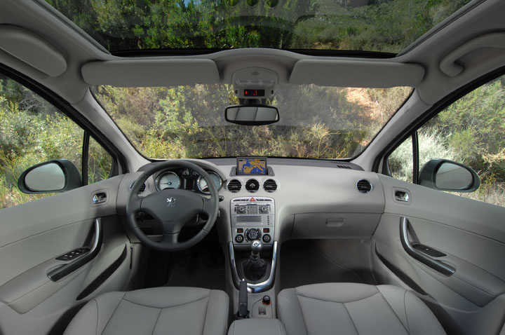 2011 Peugeot 308 interior view