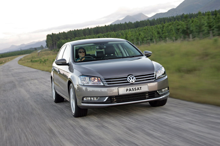 2011 Volkswagen Passat front view