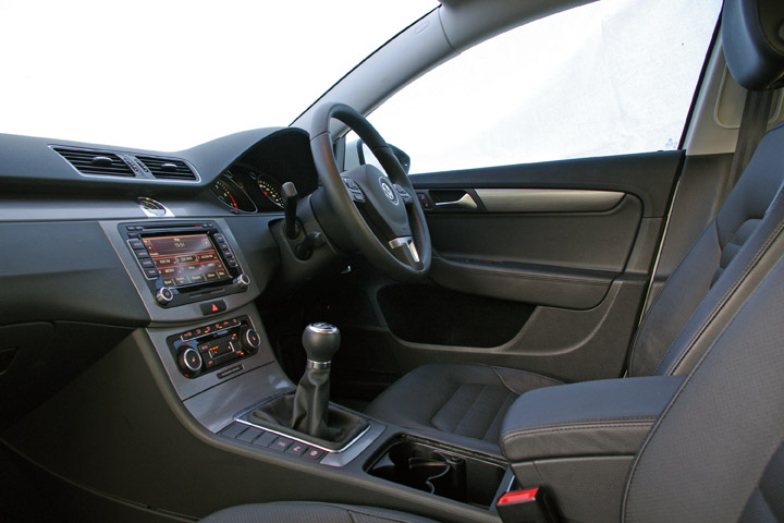 2011 Volkswagen Passat interior