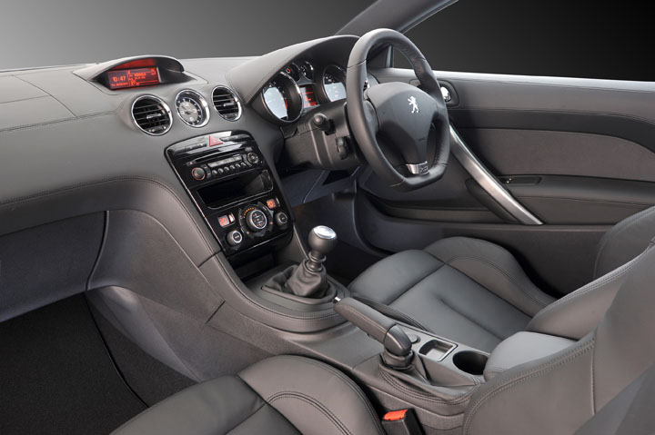 Peugeot RCZ 1.6 THP interior