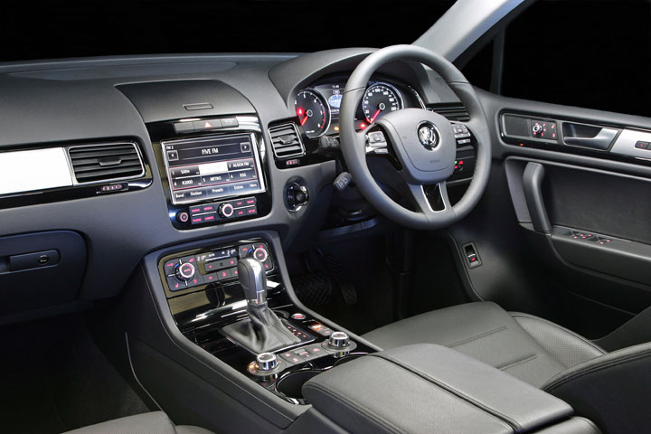 2010 VW Touareg interior
