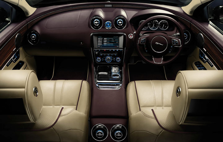 2011 Jaguar XJ diesel interior view