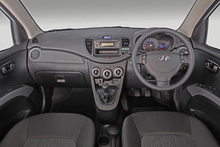 2011 Hyundai i10 interior view